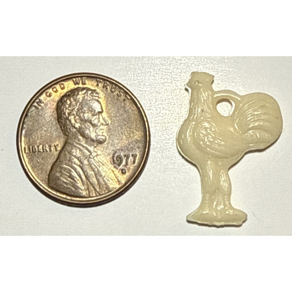 Vintage Cracker Jack White Chicken Hen Celluloid Charm 1D‎